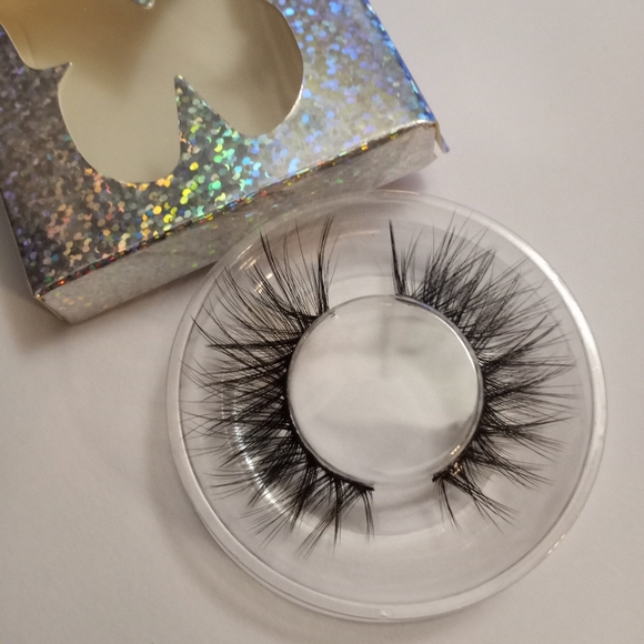 Eye lashes and I Envy blk lash glue - Picture 7 of 8